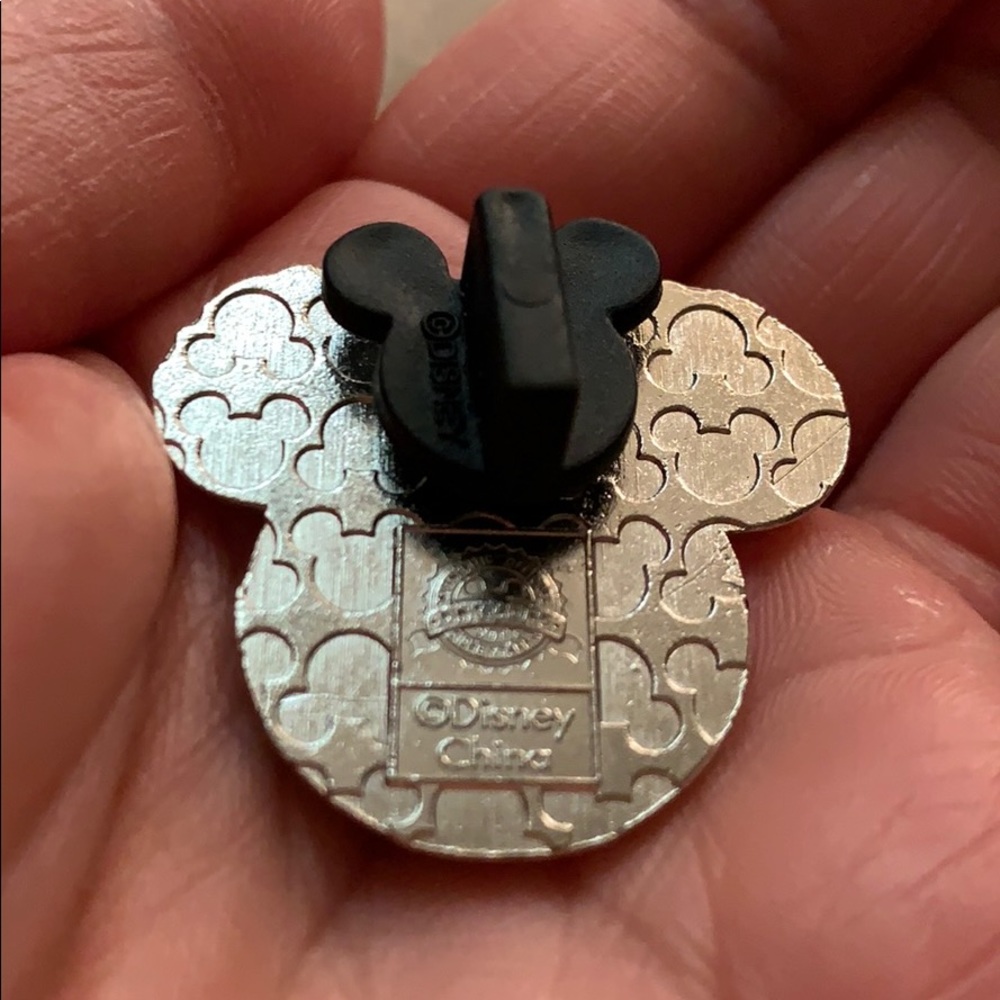 Disney Trading Pin - Picture 2 of 2